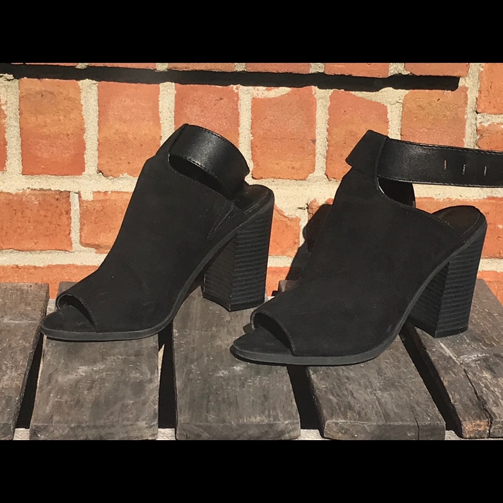 Indigo Rd Black Suede Mules, size 5.5